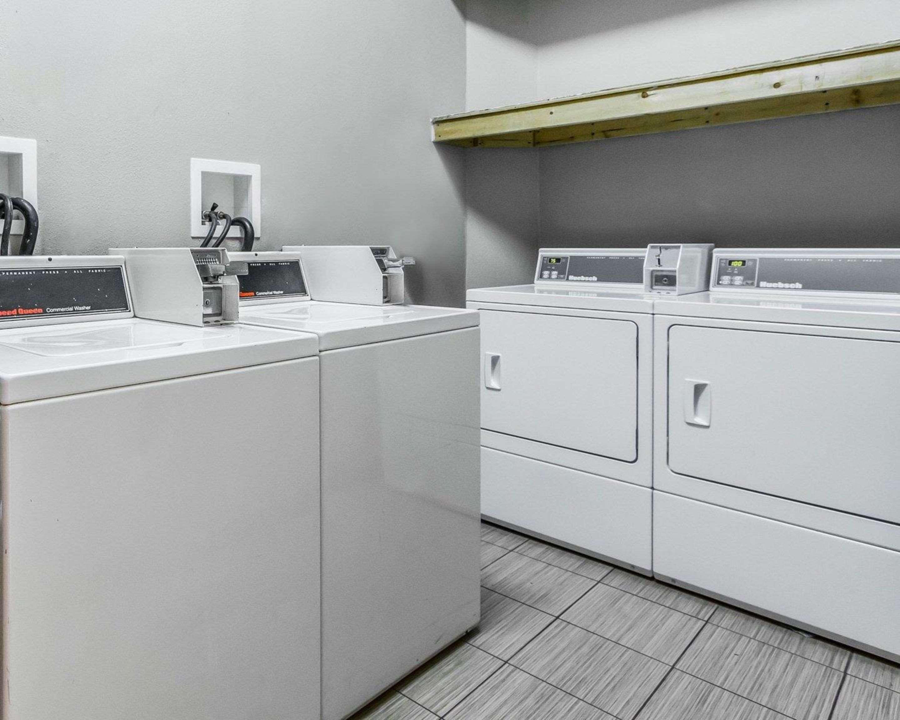Econo Lodge Inn & Suites Enterprise Eksteriør bilde